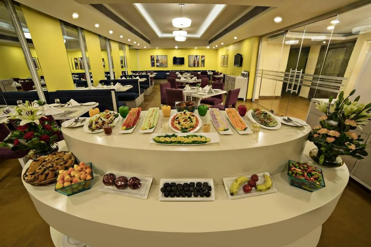 Sarovar Portico Naraina, Hotel New Delhi 3*,